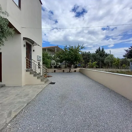 Apartamento Maria Dina 2 *